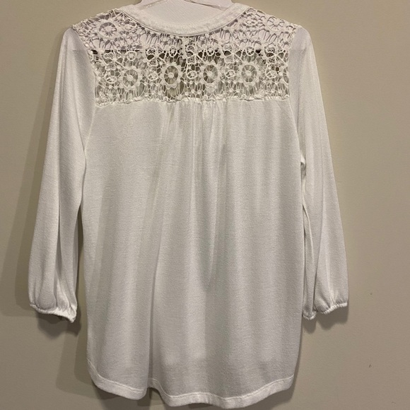 American Rag White Blouse V Neck Top Lace Buttons Size Small - Picture 2 of 8